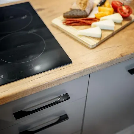 Apartment Gold Gardenia