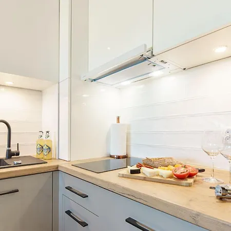 Gold Gardenia Apartment *